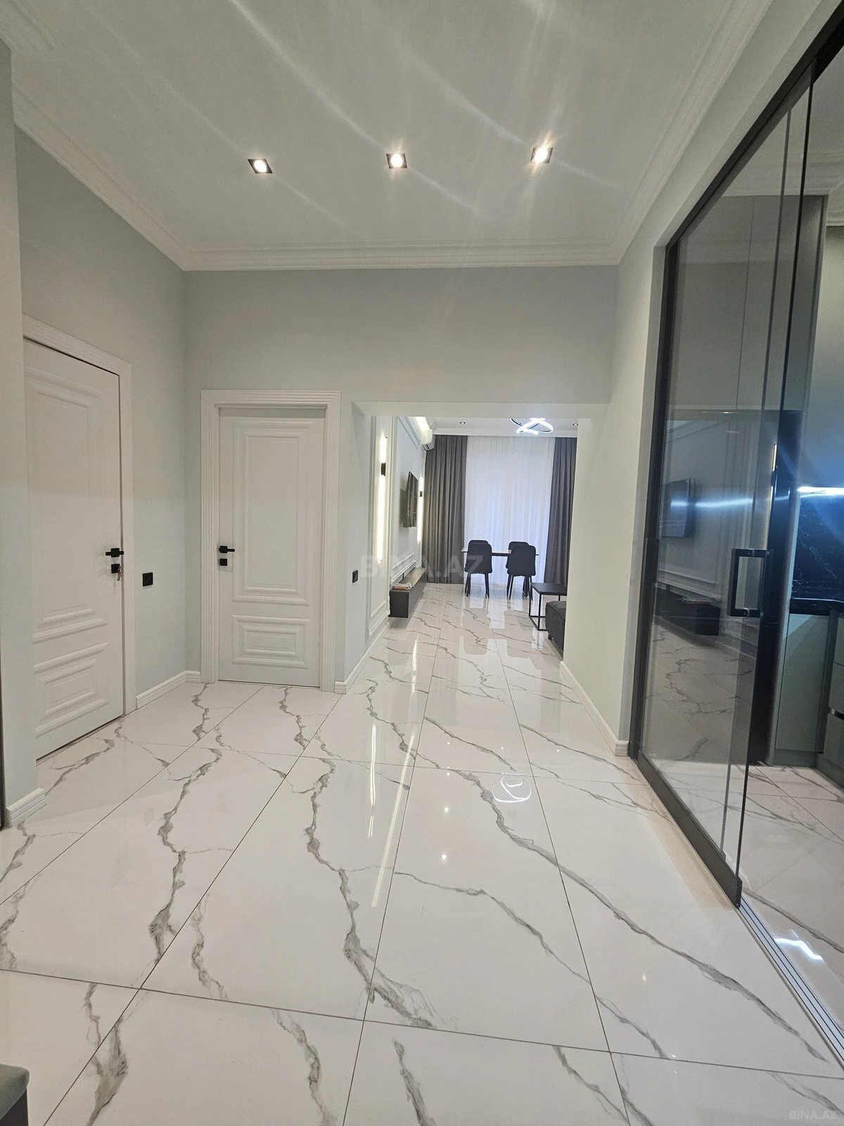 Kirayə verilir 2 otaqlı mənzil 75 m²