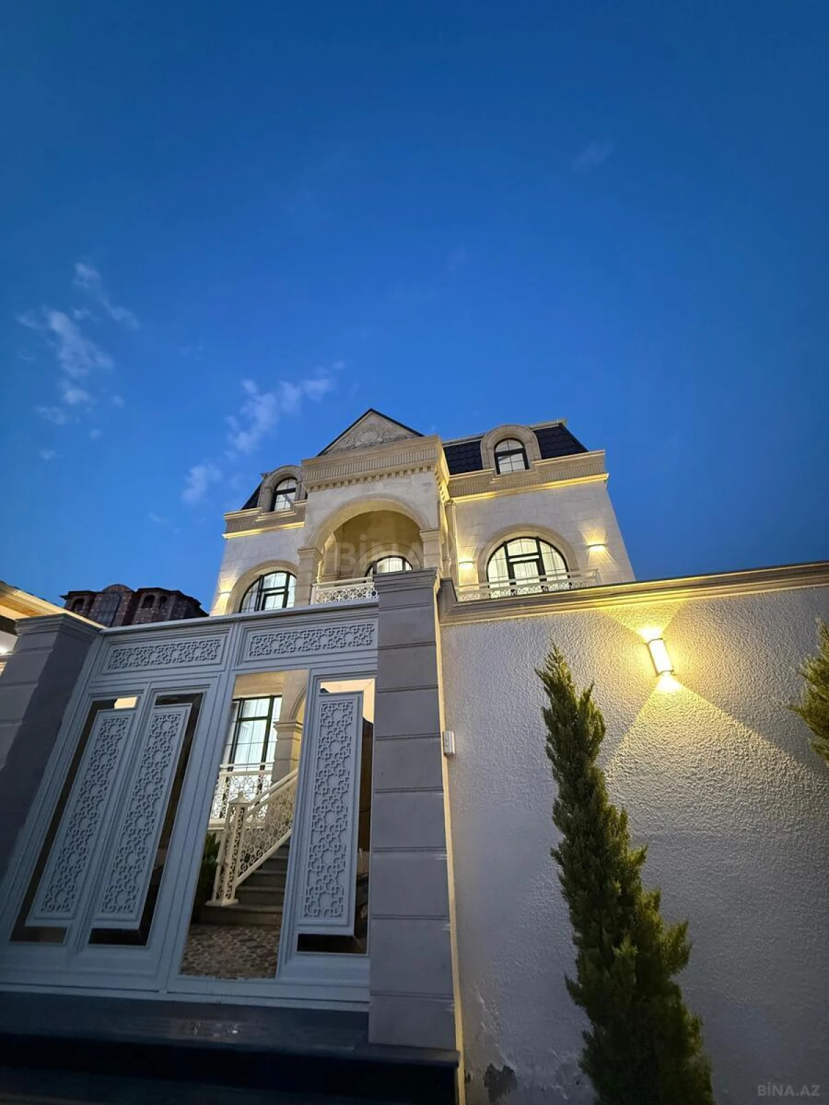 Satılır 6 otaqlı həyət evi 450 m²