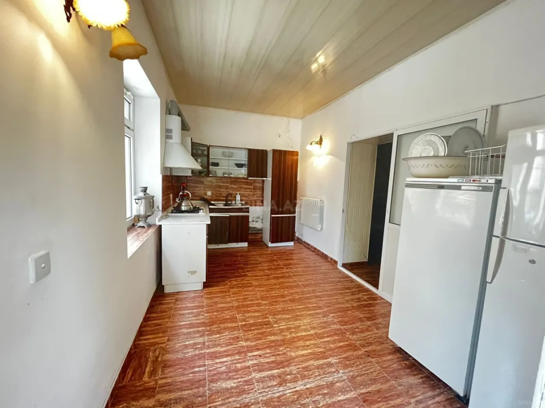 Satılır 9 otaqlı həyət evi 450 m²