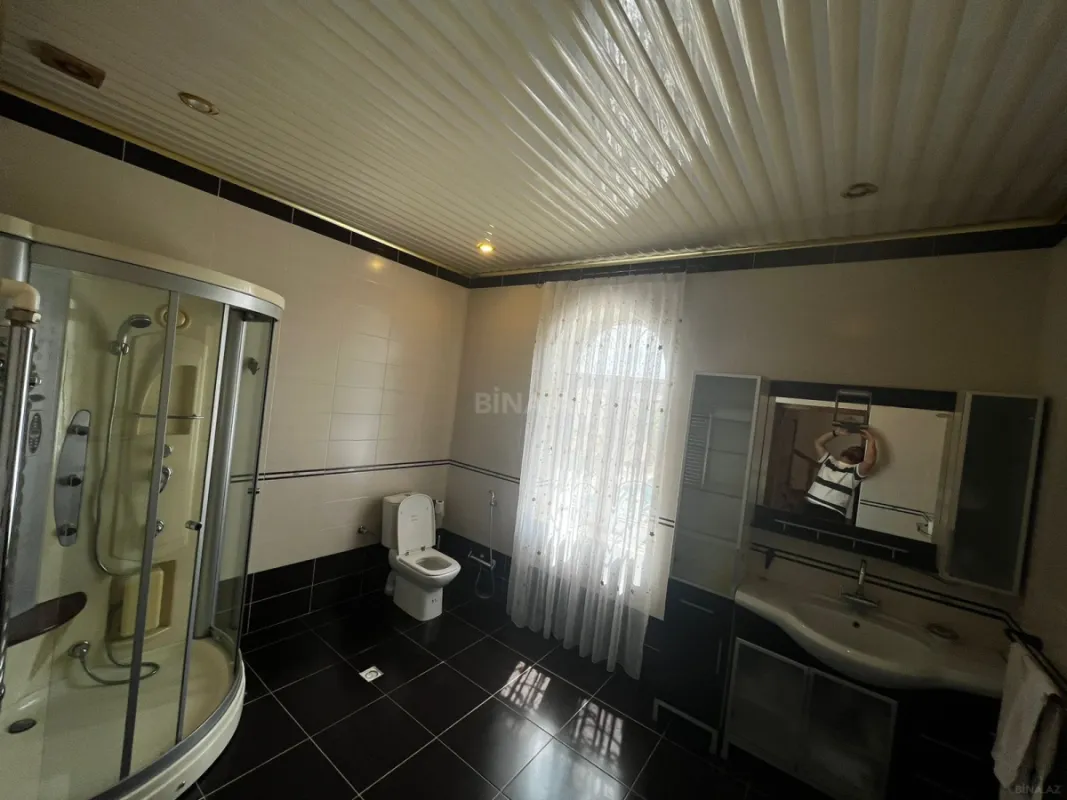 Satılır 9 otaqlı həyət evi 450 m²