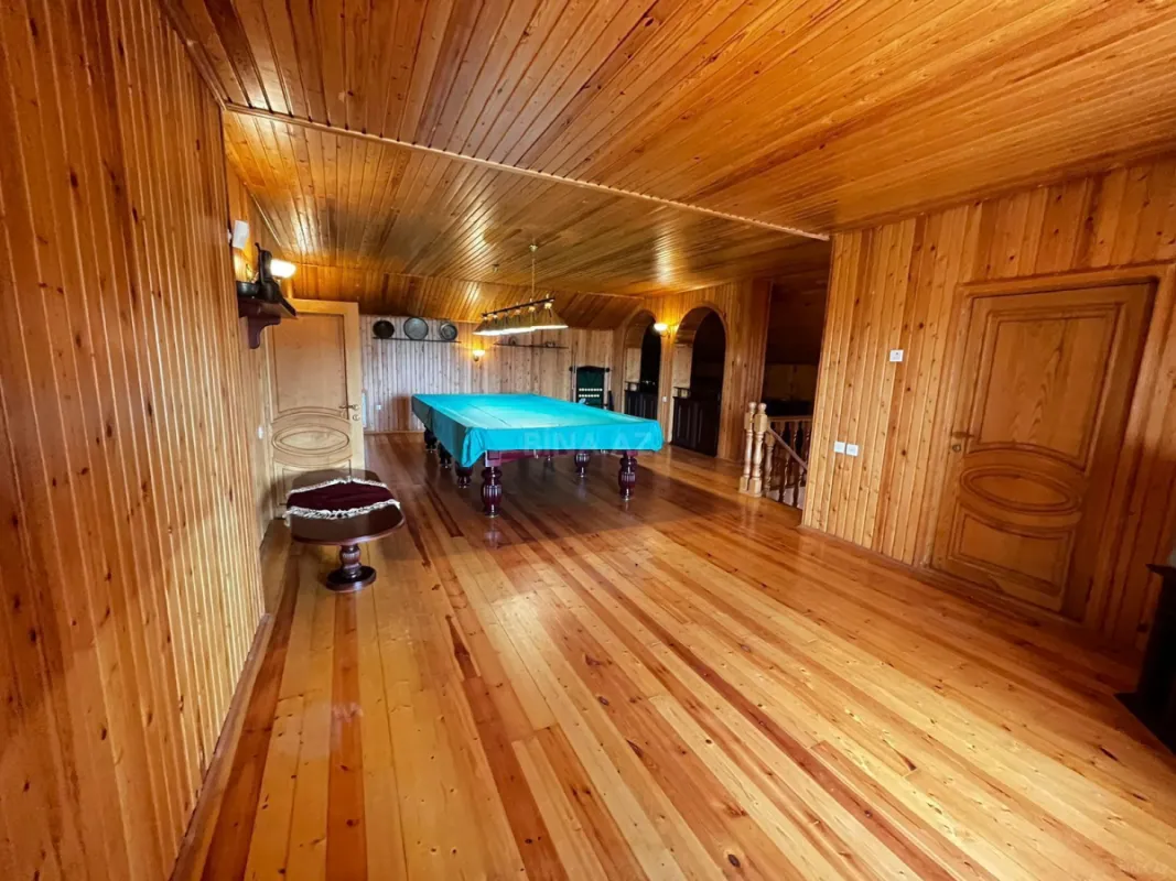 Satılır 9 otaqlı həyət evi 450 m²