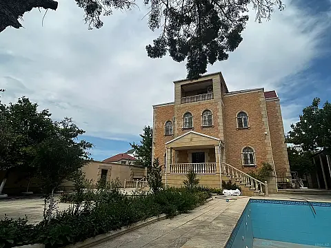 Satılır 9 otaqlı həyət evi 450 m² — Bakı, Badamdar 9 otaq 450.00 m²