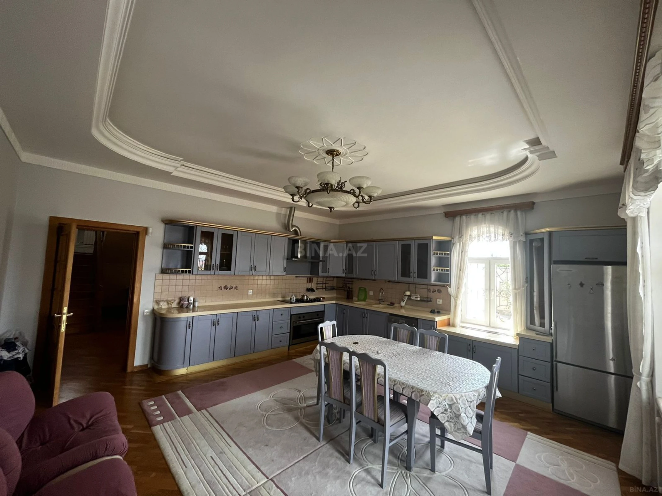 Satılır 9 otaqlı həyət evi 450 m²