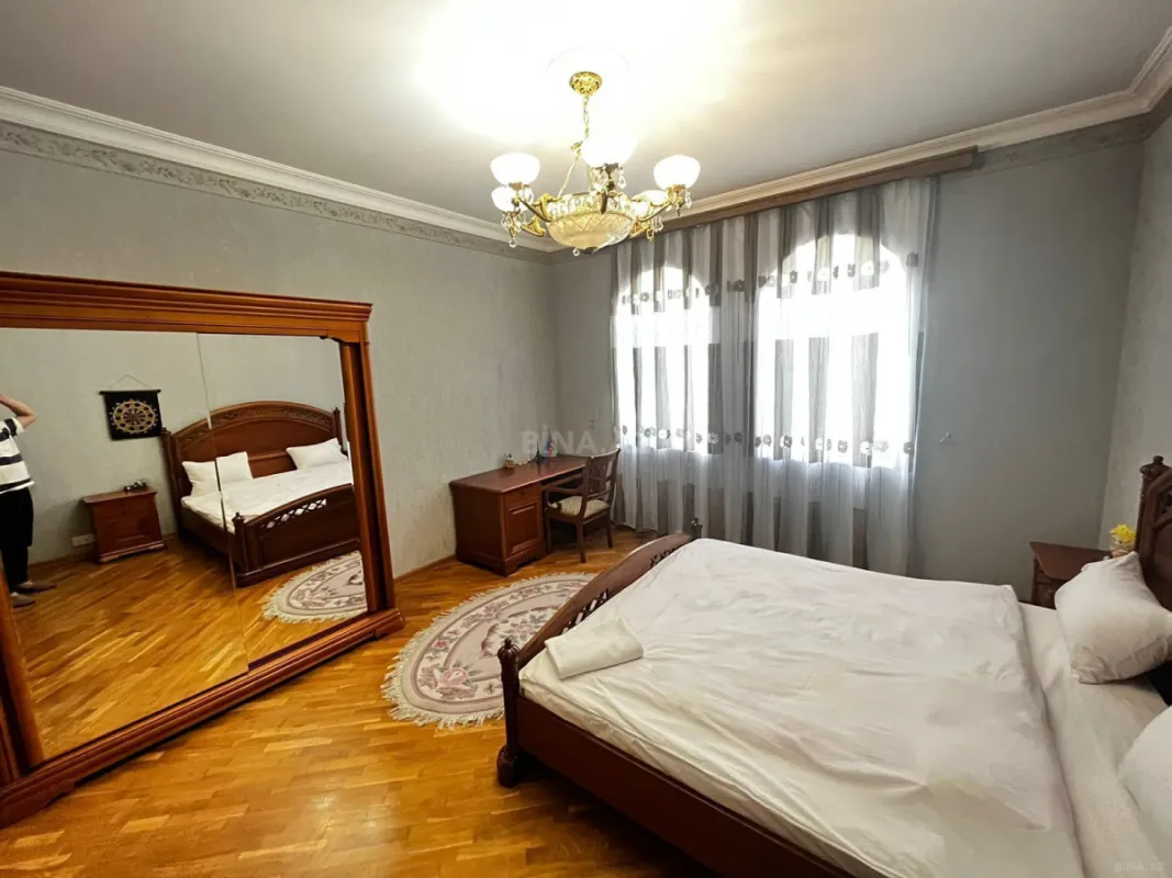 Satılır 9 otaqlı həyət evi 450 m²