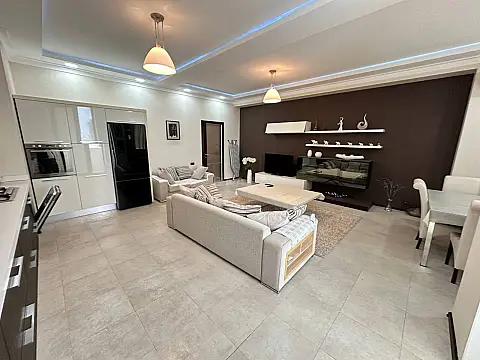 Satılır 4 otaqlı mənzil 235 m²