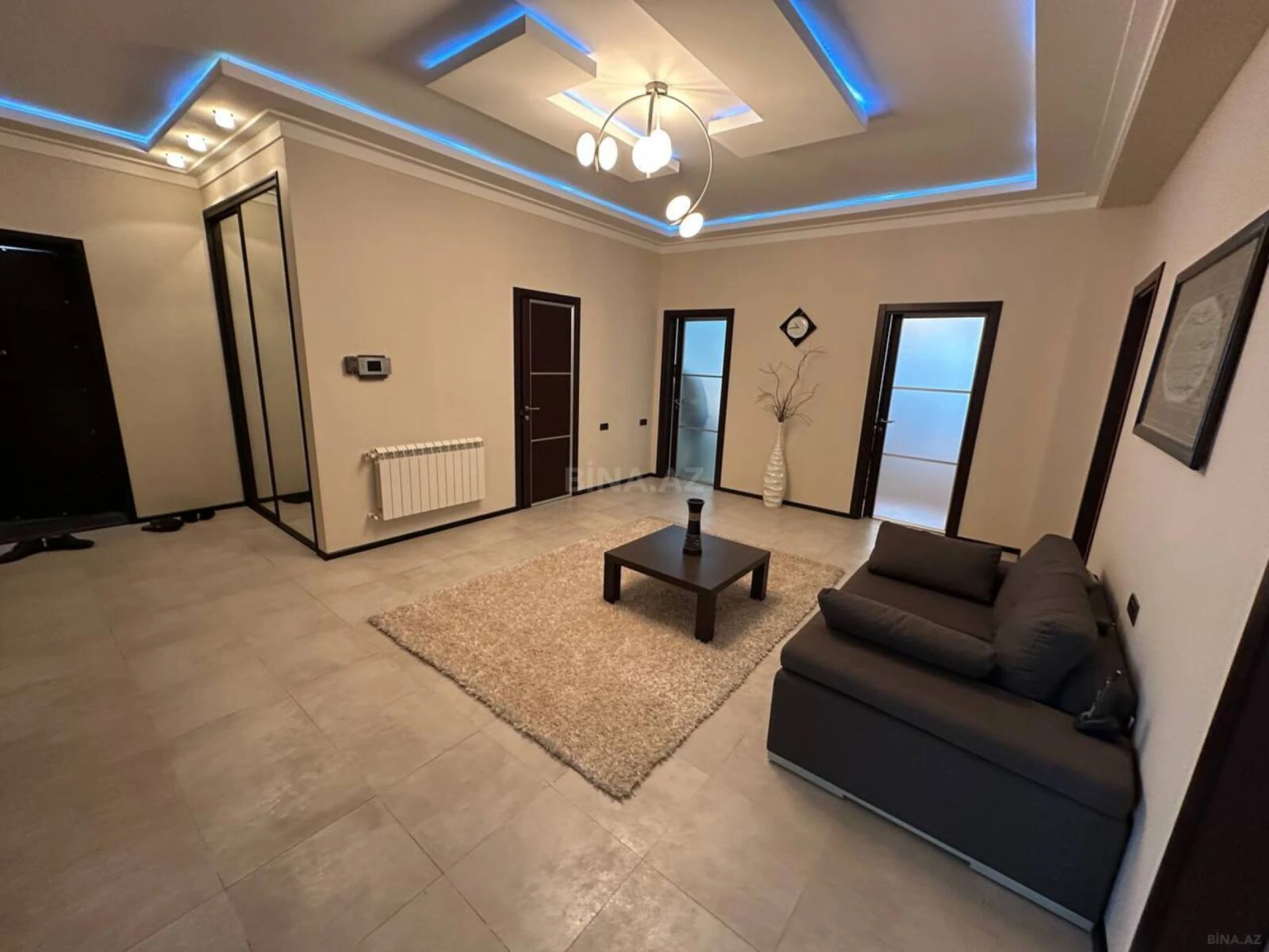 Satılır 4 otaqlı mənzil 235 m²