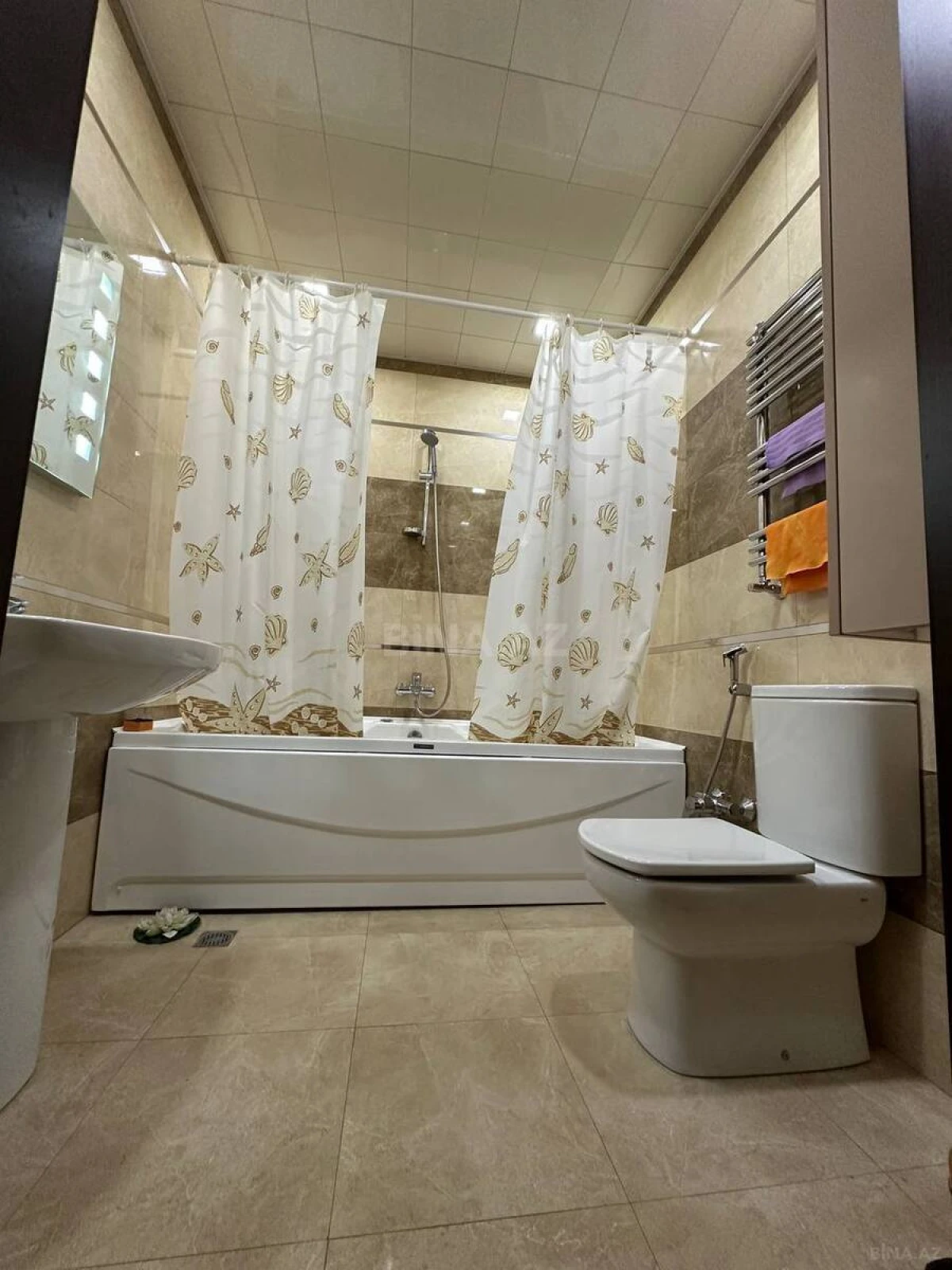 Satılır 4 otaqlı mənzil 235 m²