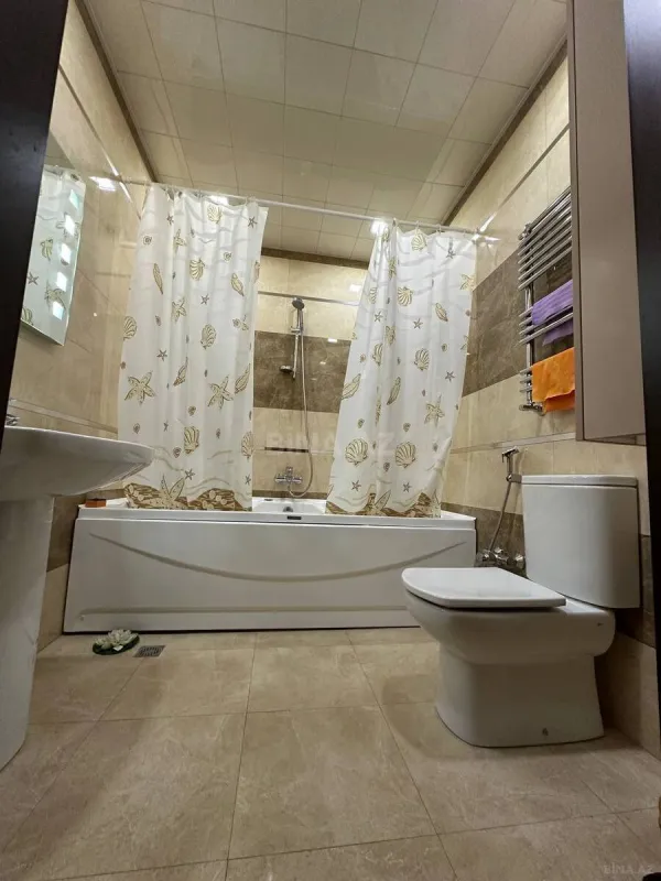 Satılır 4 otaqlı mənzil 235 m²