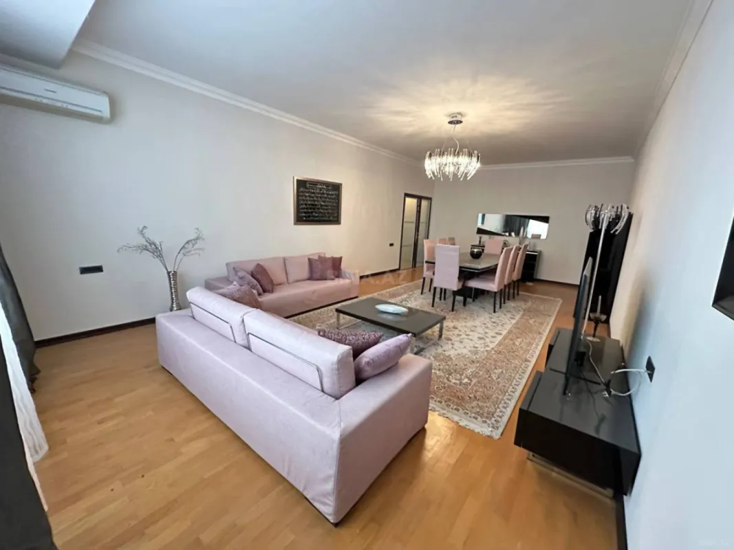 Satılır 4 otaqlı mənzil 235 m²