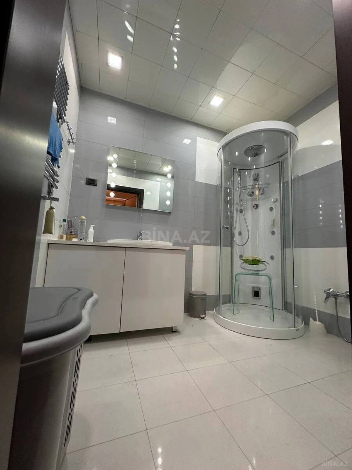 Satılır 4 otaqlı mənzil 235 m²