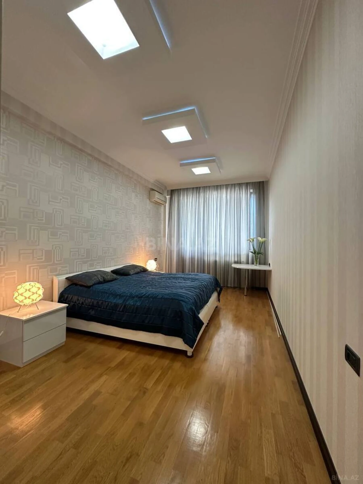 Satılır 4 otaqlı mənzil 235 m²