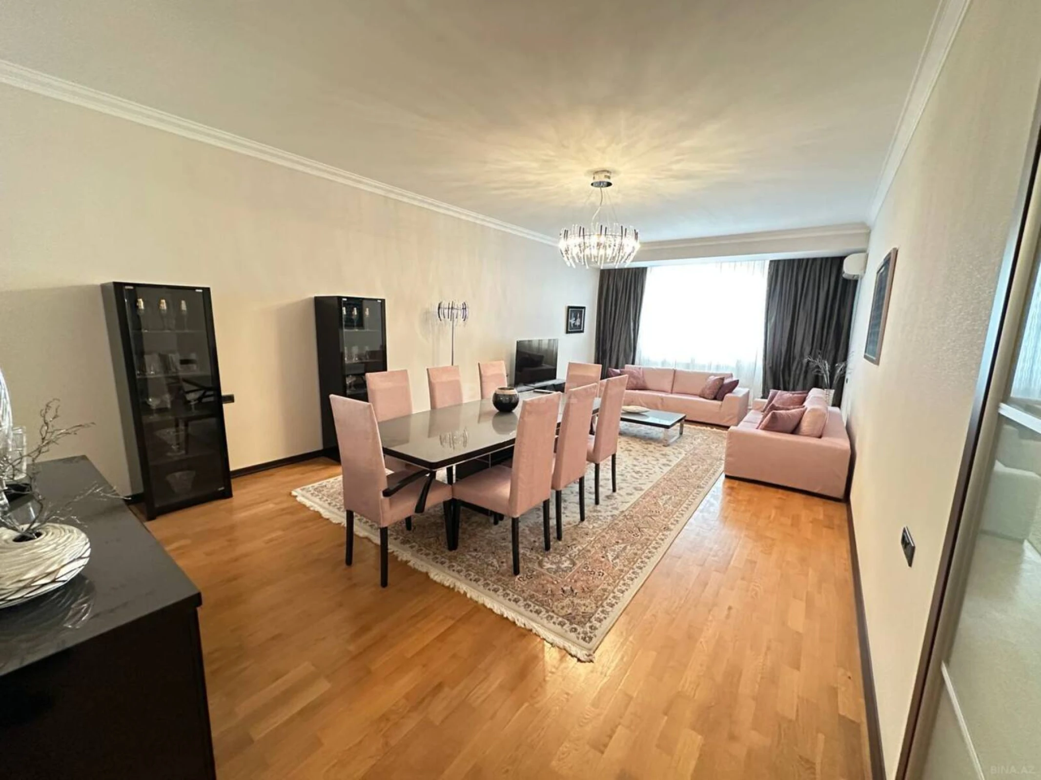 Satılır 4 otaqlı mənzil 235 m²