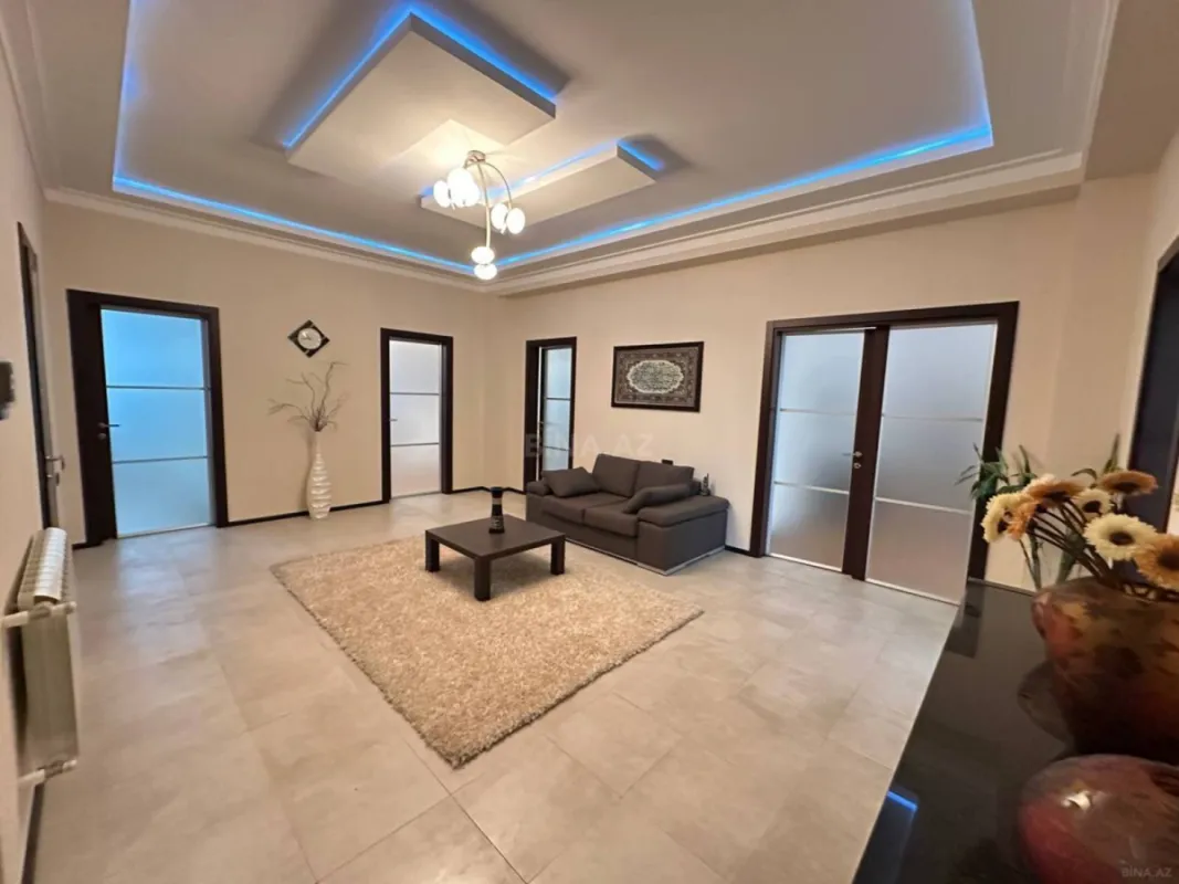 Satılır 4 otaqlı mənzil 235 m²