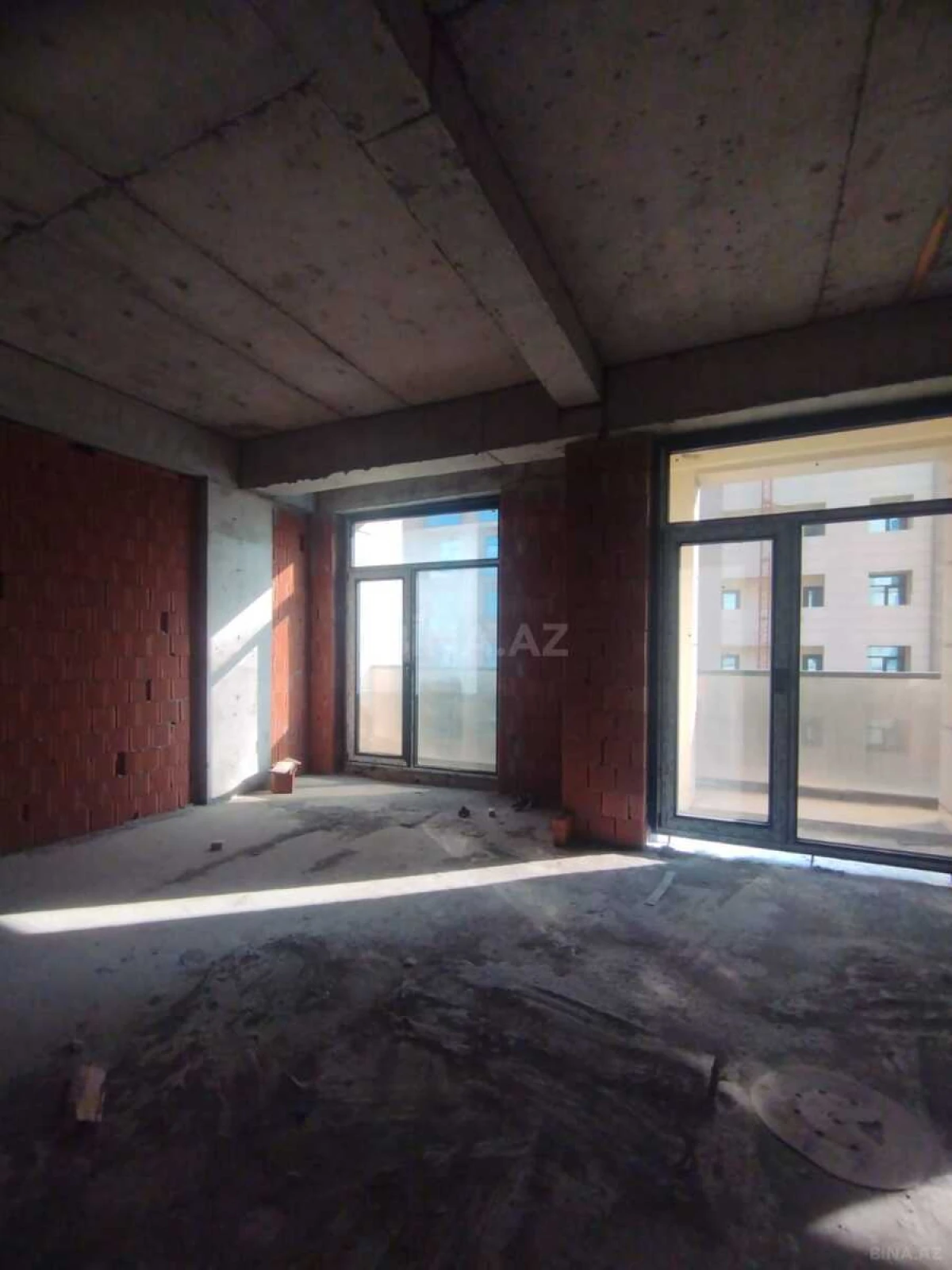 Satılır 2 otaqlı mənzil 86 m²