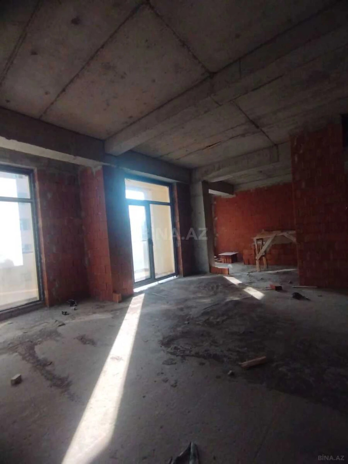 Satılır 2 otaqlı mənzil 86 m²