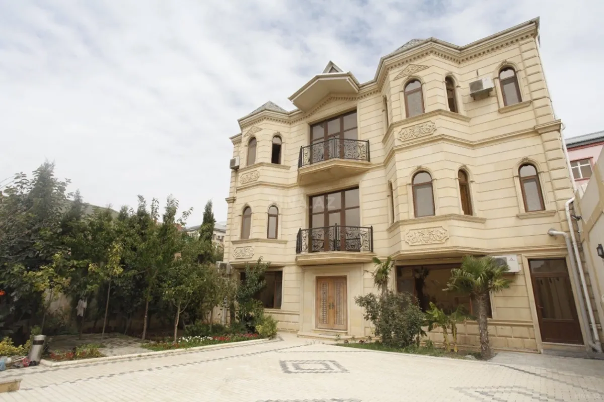 Satılır 5 otaqlı həyət evi 800 m²