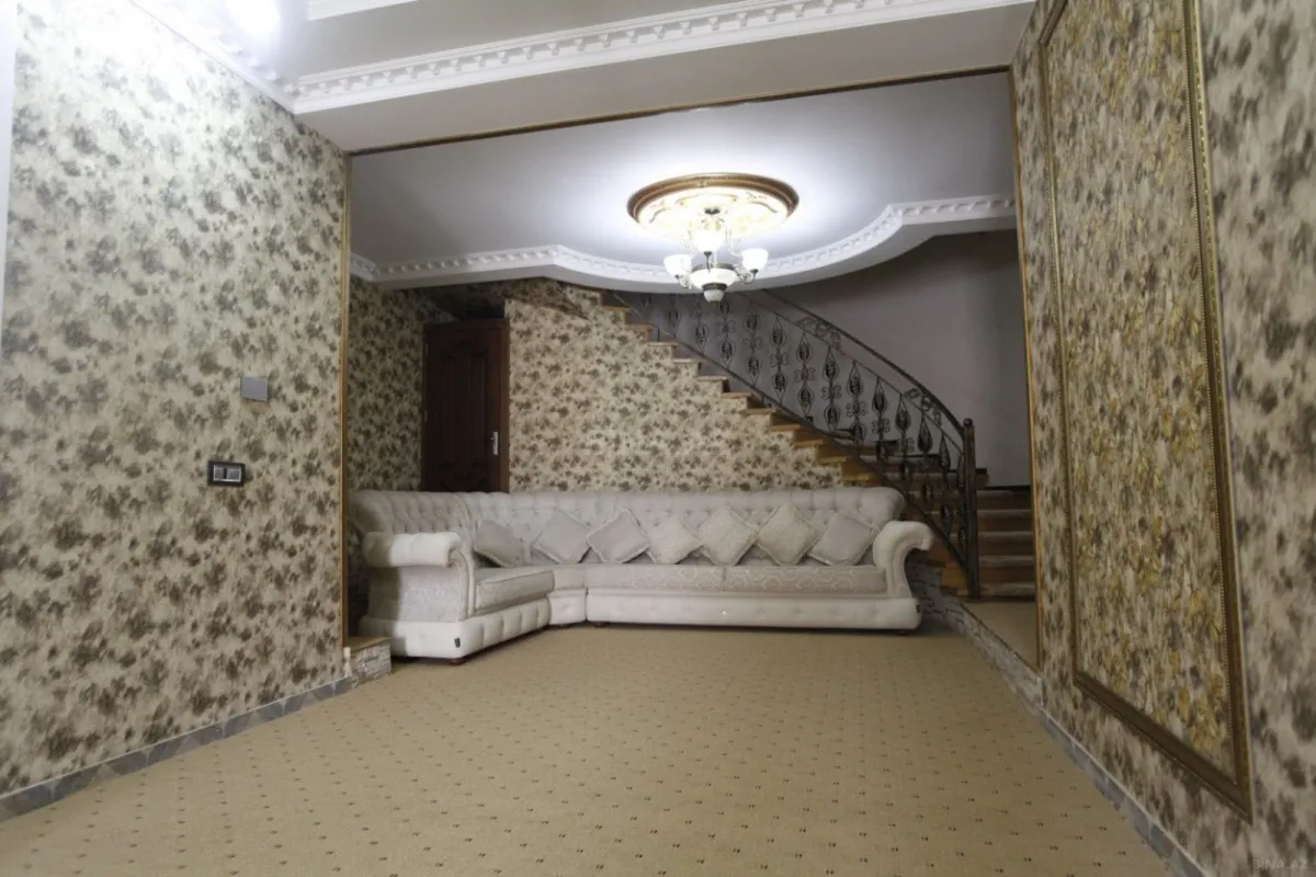 Satılır 5 otaqlı həyət evi 800 m²