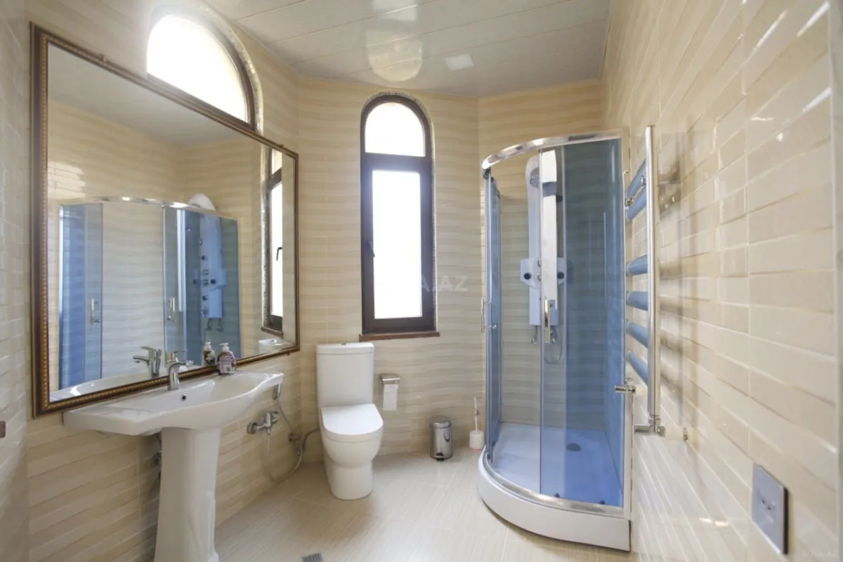 Satılır 5 otaqlı həyət evi 800 m²