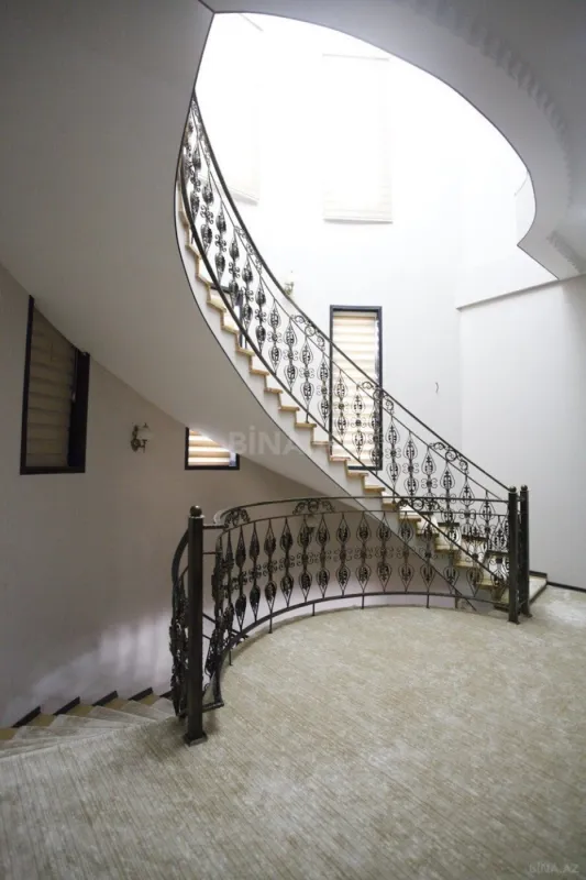 Satılır 5 otaqlı həyət evi 800 m²