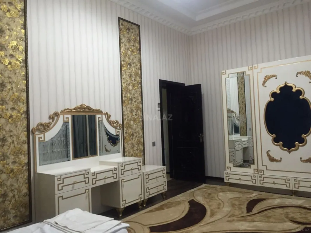 Satılır 5 otaqlı həyət evi 800 m²