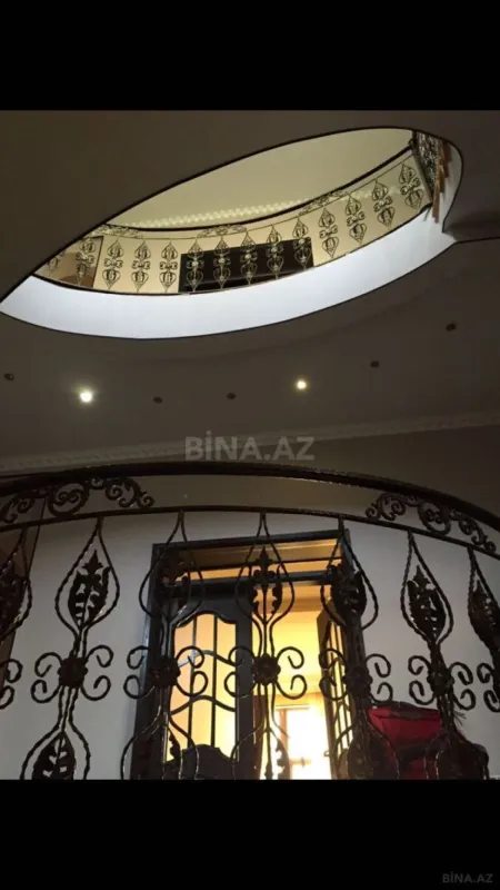Satılır 5 otaqlı həyət evi 800 m²
