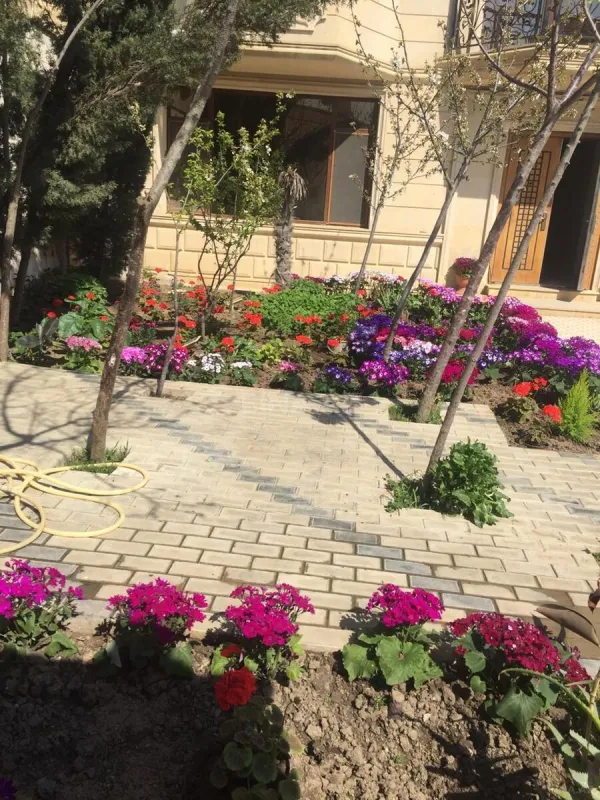 Satılır 5 otaqlı həyət evi 800 m²