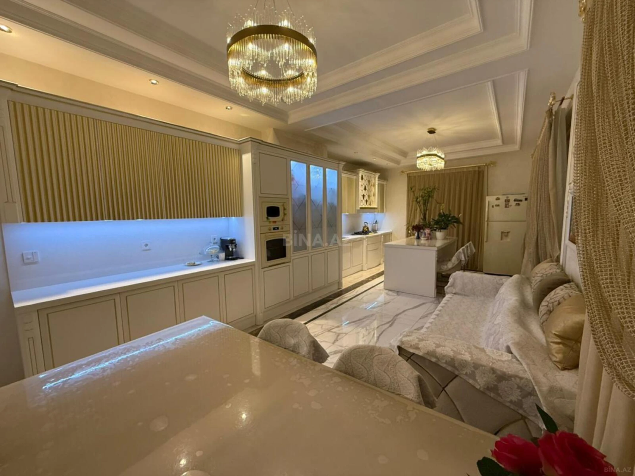 Kirayə verilir 6 otaqlı həyət evi 500 m²