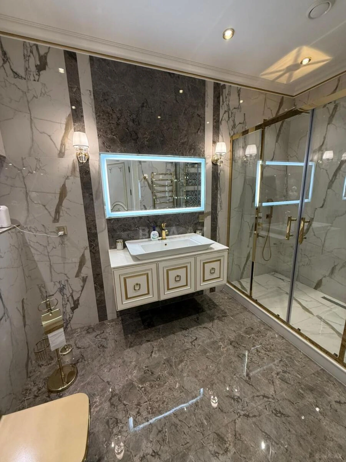 Kirayə verilir 6 otaqlı həyət evi 500 m²