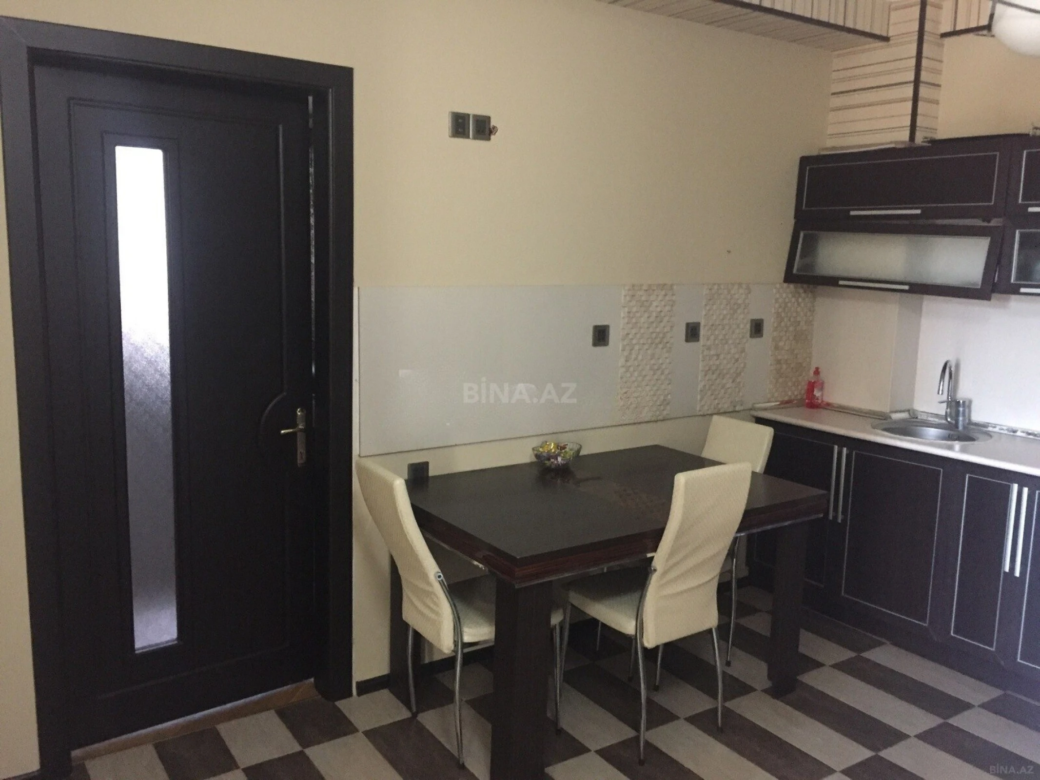 Kirayə verilir 2 otaqlı mənzil 80 m²