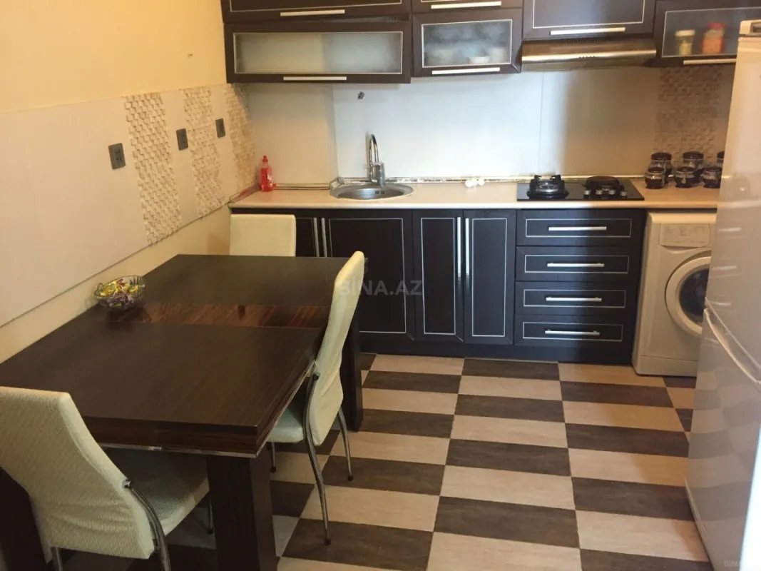 Kirayə verilir 2 otaqlı mənzil 80 m²