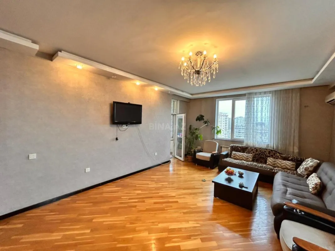 Satılır 3 otaqlı mənzil 97 m²