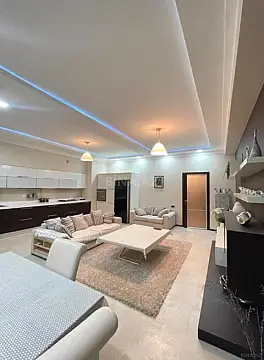 Satılır 4 otaqlı mənzil 240 m²