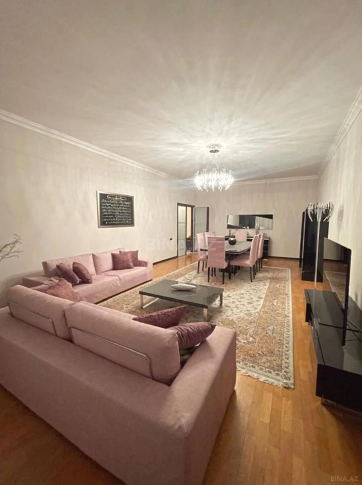Satılır 4 otaqlı mənzil 240 m²
