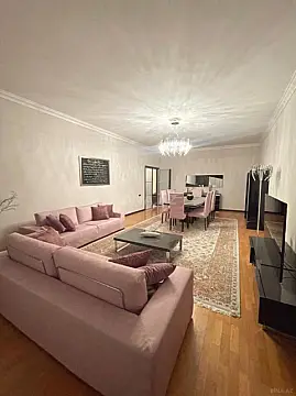 Satılır 4 otaqlı mənzil 240 m²