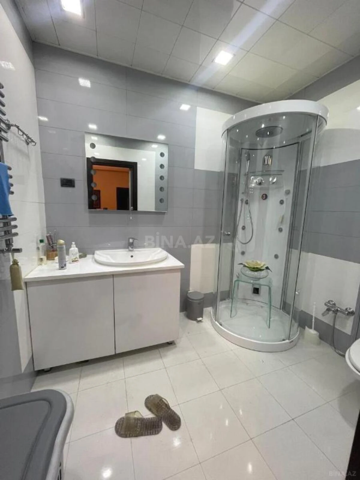 Satılır 4 otaqlı mənzil 240 m²