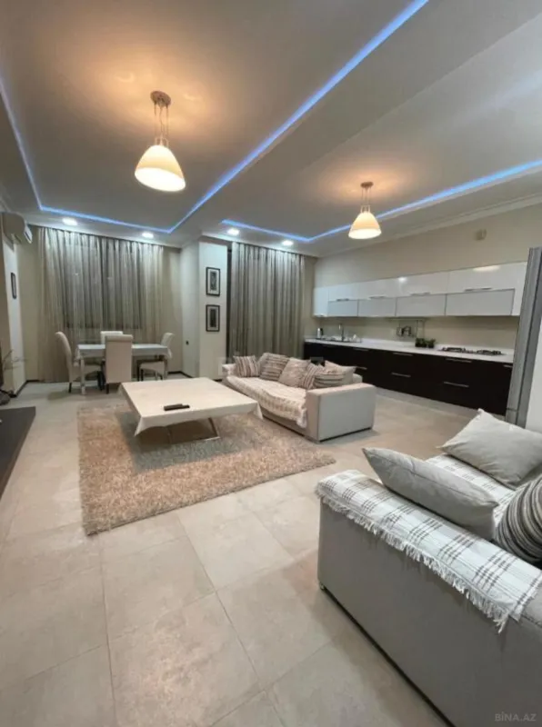 Satılır 4 otaqlı mənzil 240 m²