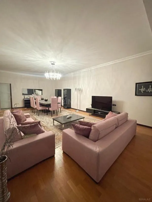 Satılır 4 otaqlı mənzil 240 m²