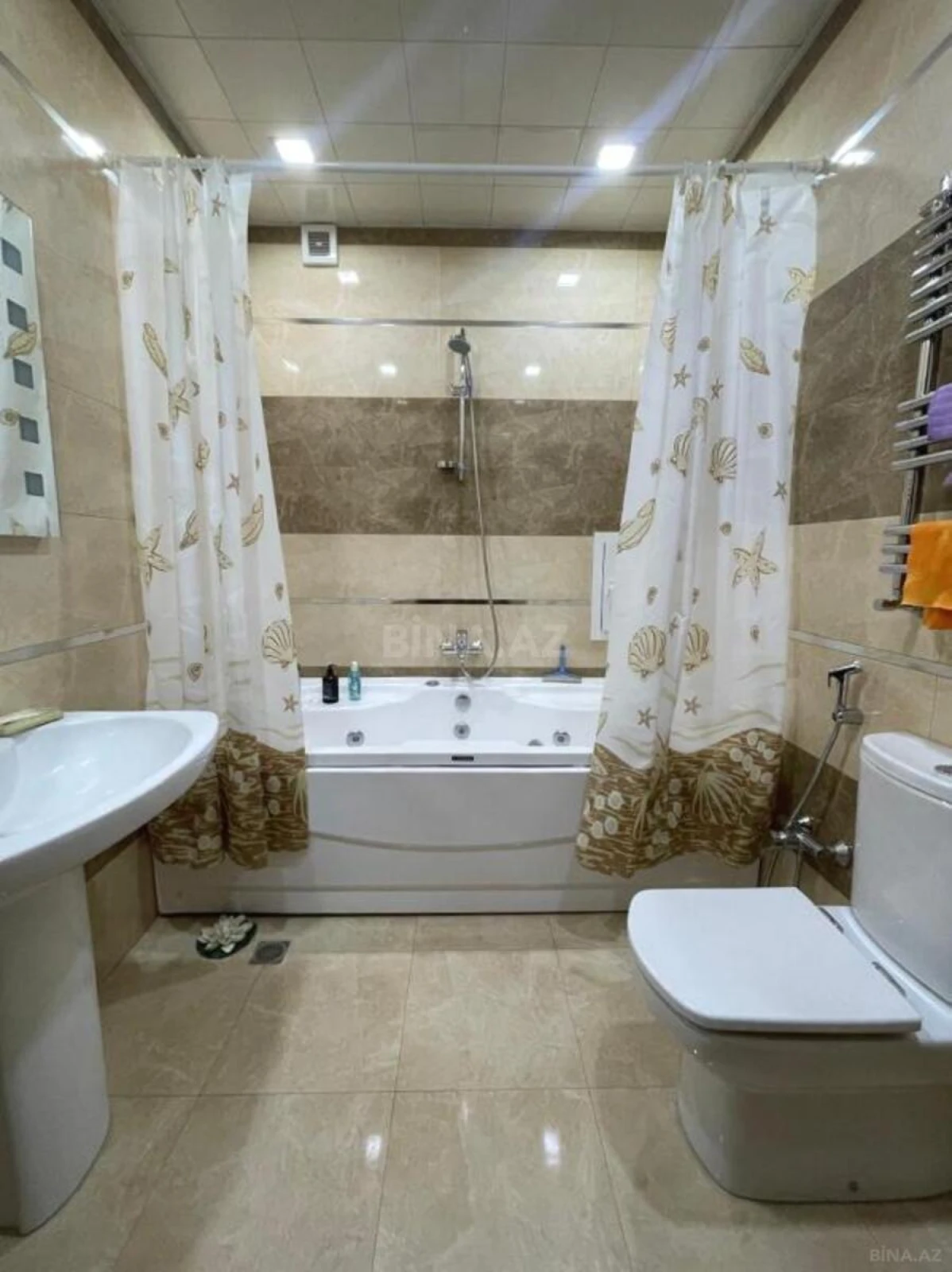 Satılır 4 otaqlı mənzil 240 m²
