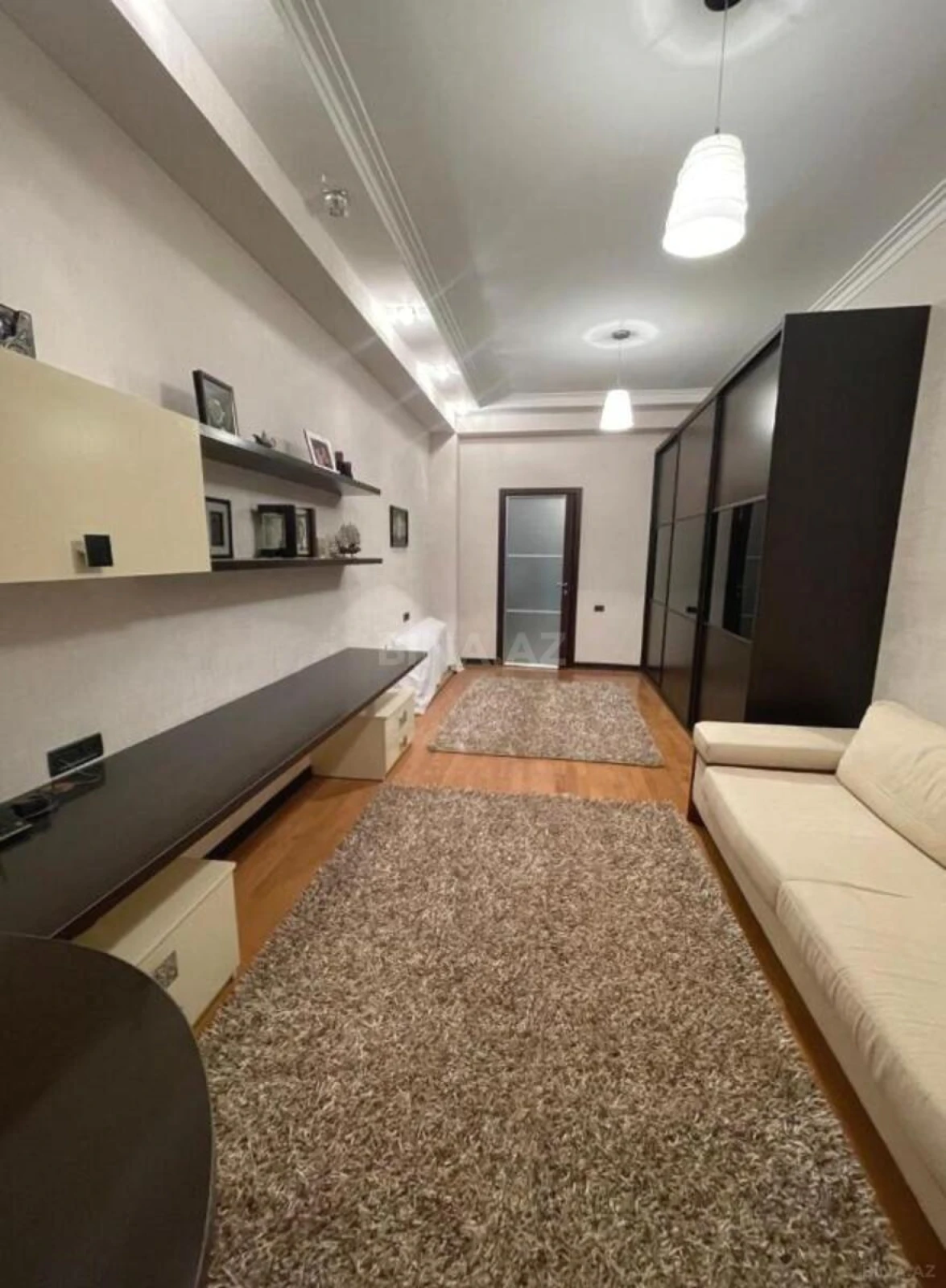 Satılır 4 otaqlı mənzil 240 m²
