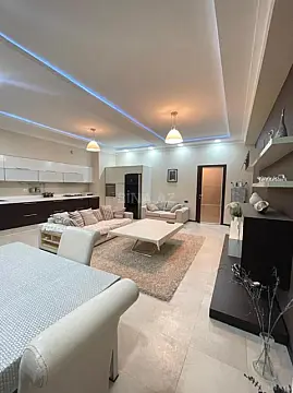 Satılır 4 otaqlı mənzil 240 m²