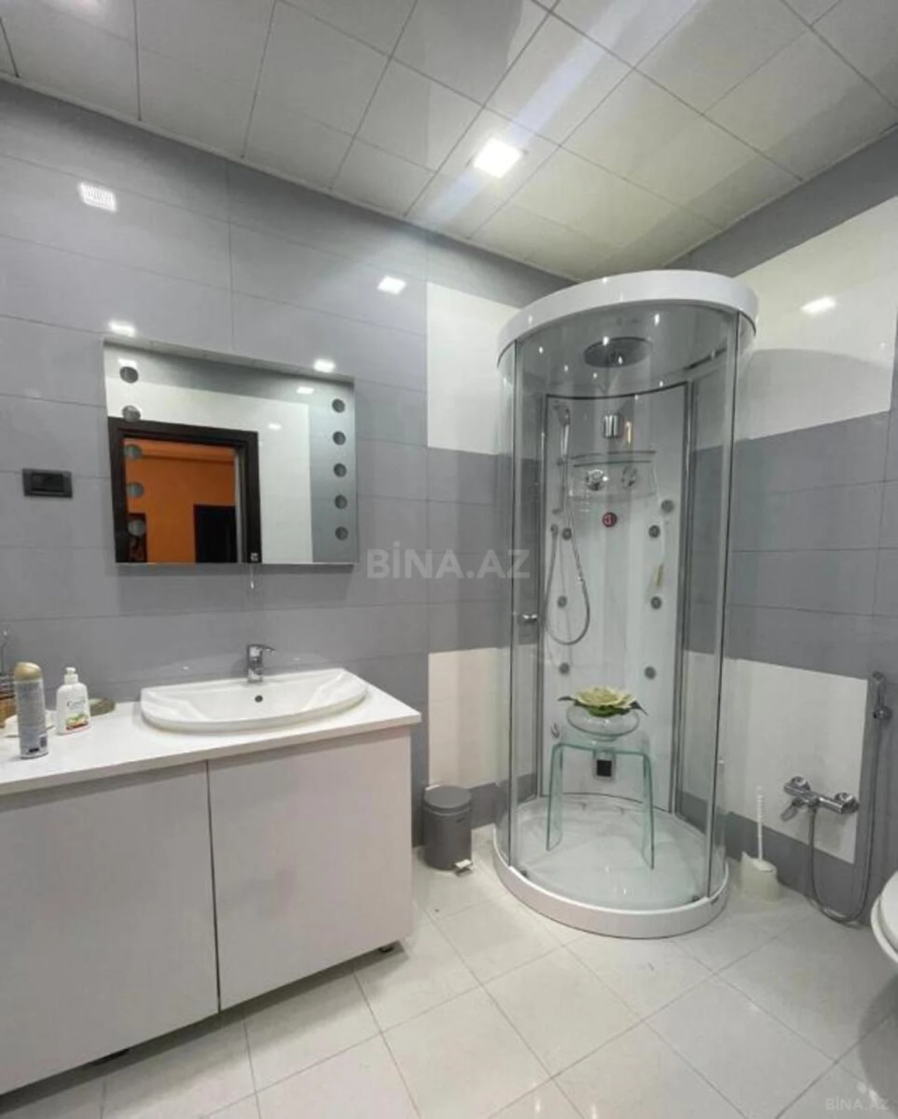 Satılır 4 otaqlı mənzil 240 m²