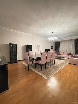 Satılır 4 otaqlı mənzil 240 m²
