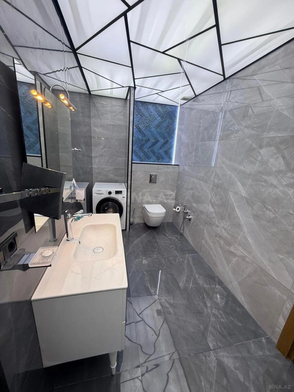 Kirayə verilir 4 otaqlı mənzil 270 m²