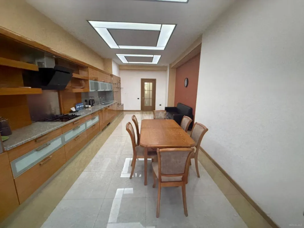 Kirayə verilir 4 otaqlı mənzil 270 m²