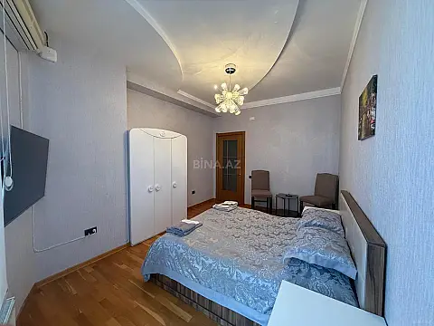 Kirayə verilir 4 otaqlı mənzil 270 m²