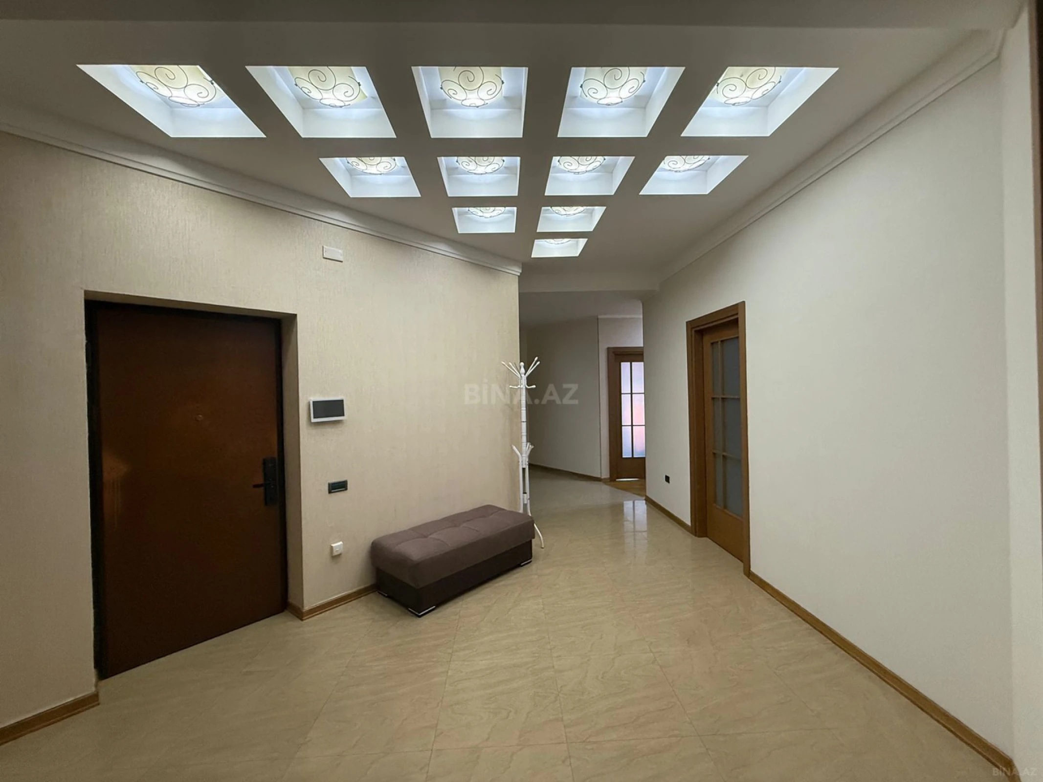 Kirayə verilir 4 otaqlı mənzil 270 m²
