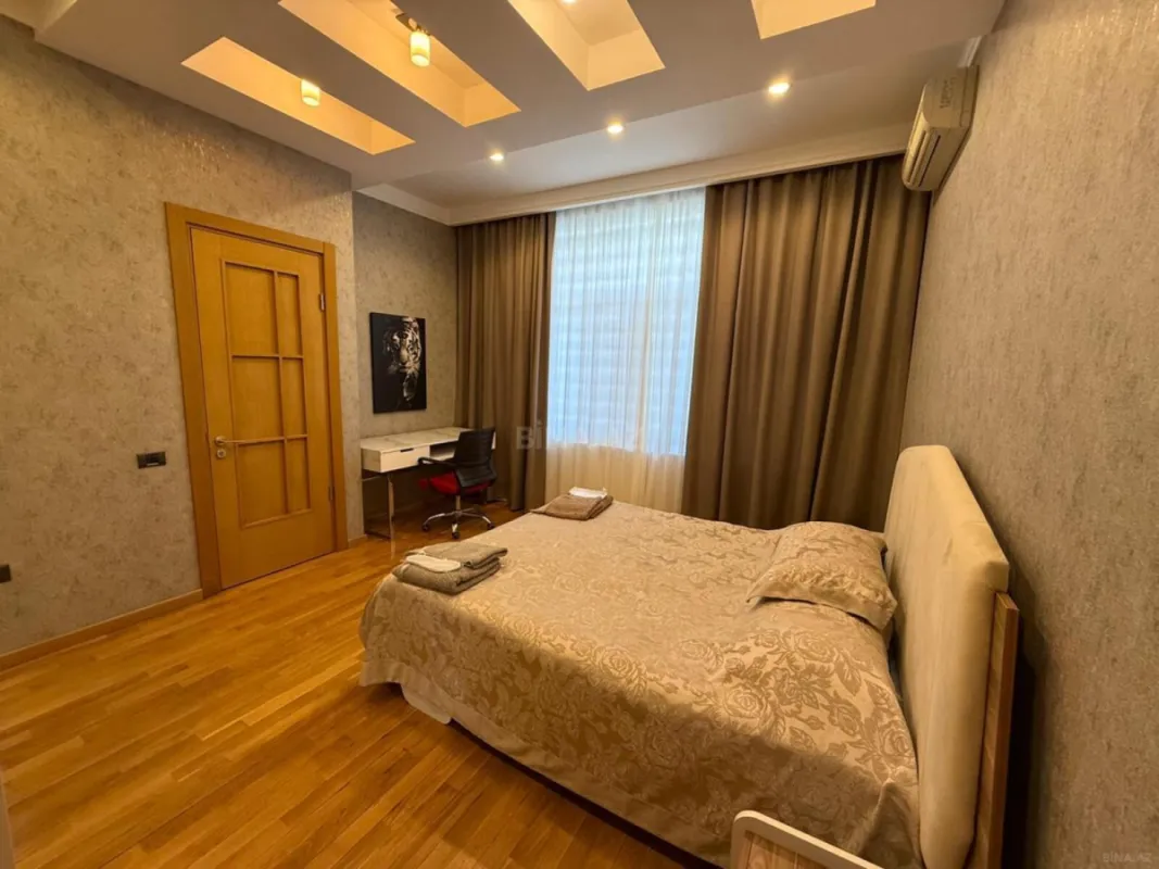 Kirayə verilir 4 otaqlı mənzil 270 m²
