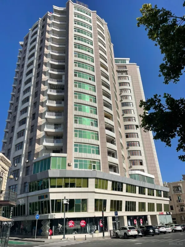 Kirayə verilir 4 otaqlı mənzil 270 m²
