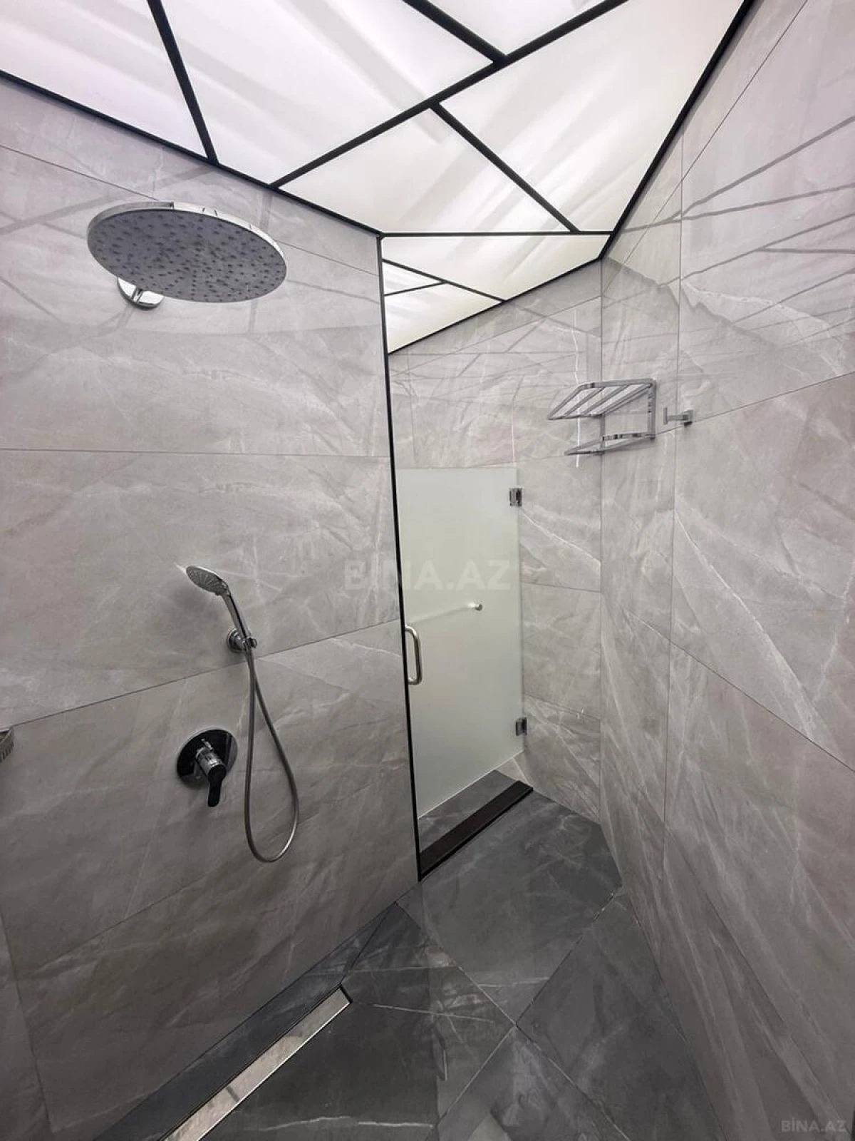 Kirayə verilir 4 otaqlı mənzil 270 m²