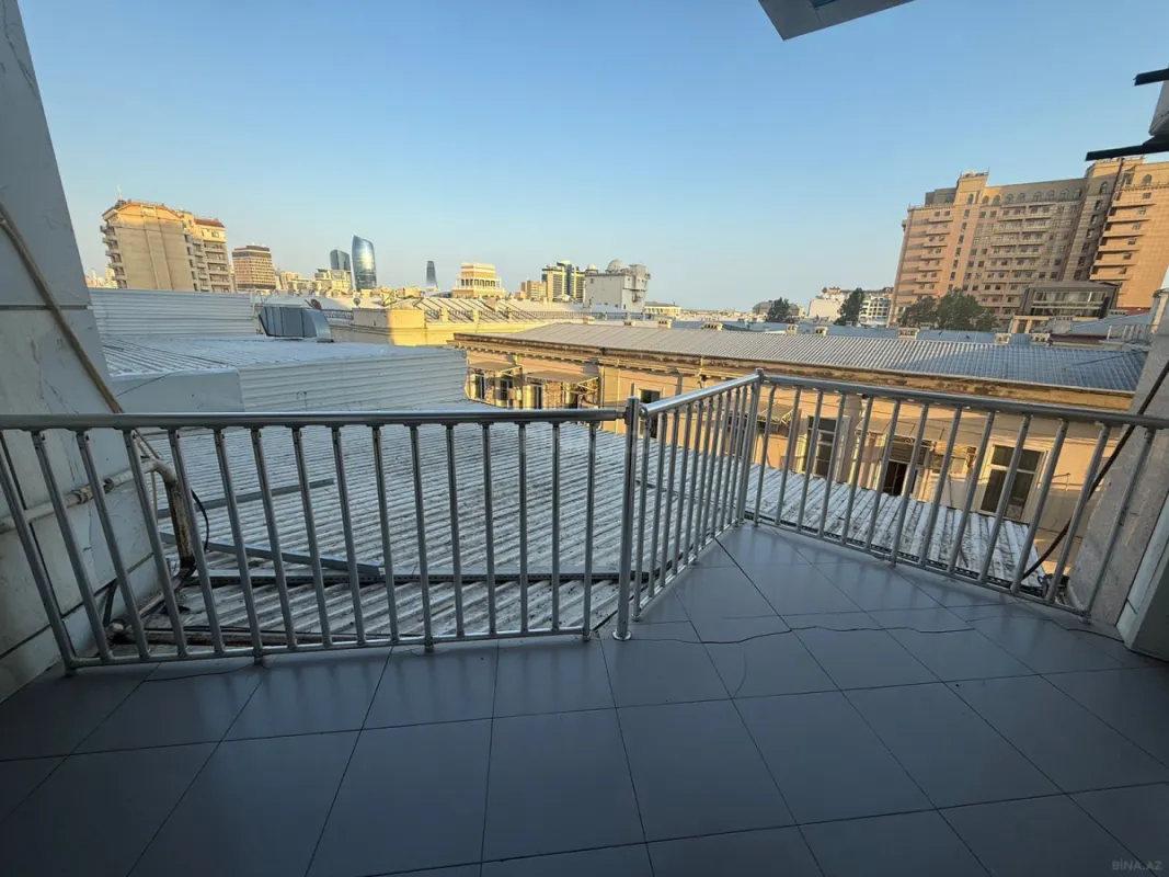 Kirayə verilir 4 otaqlı mənzil 270 m²